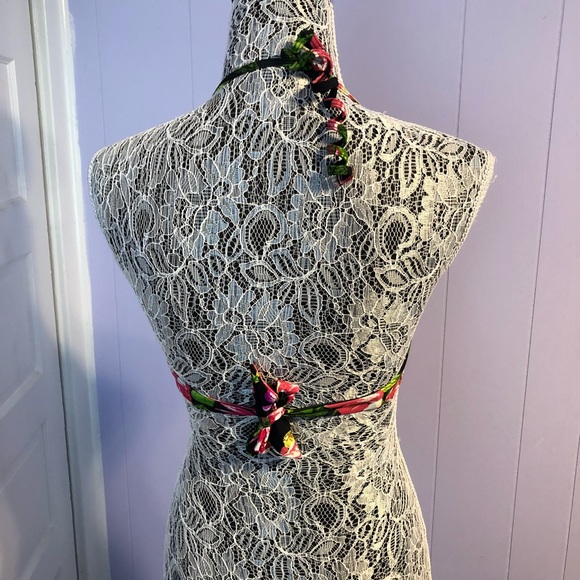 Black poppy bikini top - Picture 2 of 3